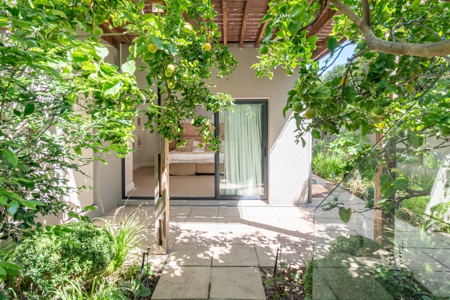 To Let 4 Bedroom Property for Rent in Clifton Western Cape